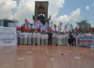HEP-SEN 1 Mayıs’ta Taksim’de Reçete Açtı: Hastanın Adı Sağlık Sistemi!